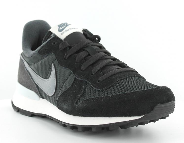 nike noir et grise femme